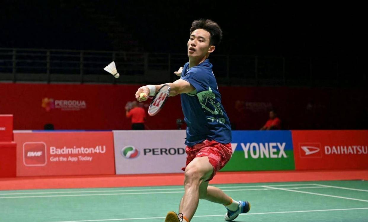 中国羽毛球队轻取丹麦羽毛球队，辛杜三分雨点燃全场