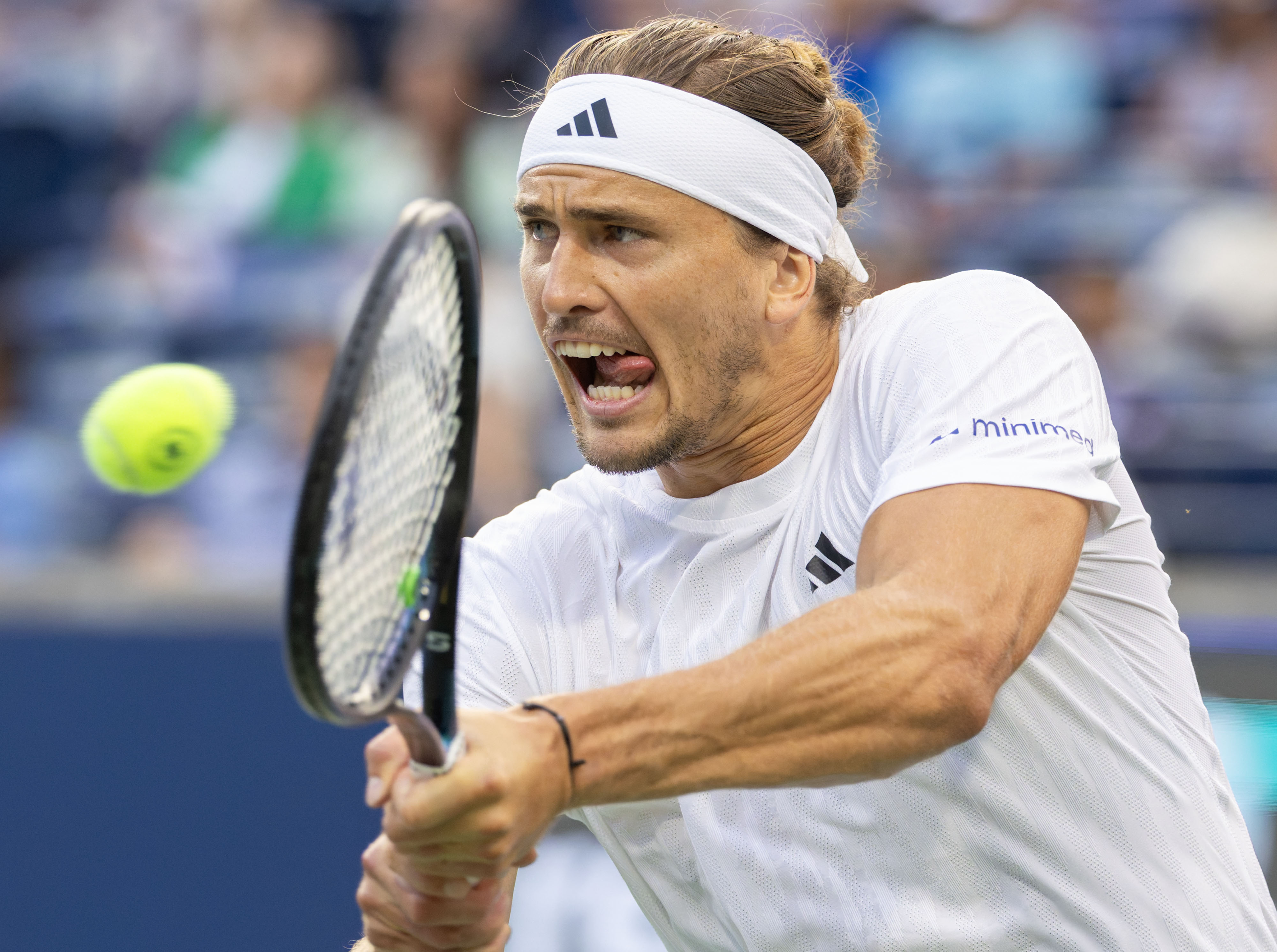 欧洲网球队鏖战法国网球队,兹维列夫爆发神勇 欧洲网球队鏖战法国网球队,兹维列夫爆发神勇