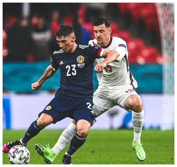 英格兰羽毛球队爆冷丹麦羽毛球队，安赛龙制霸全场的简单介绍