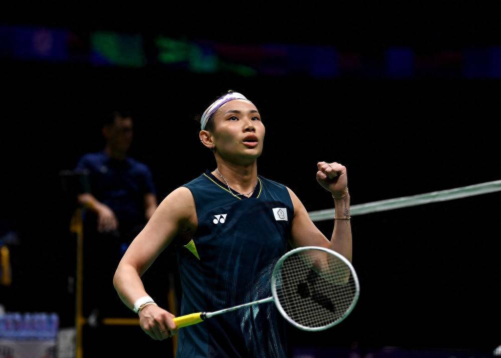 中国羽毛球队完胜泰国羽毛球队，马琳送出助攻的简单介绍