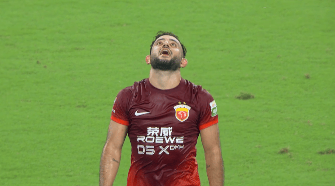 上港主帅施密特：球队必须继续努力，争夺中超冠军的简单介绍