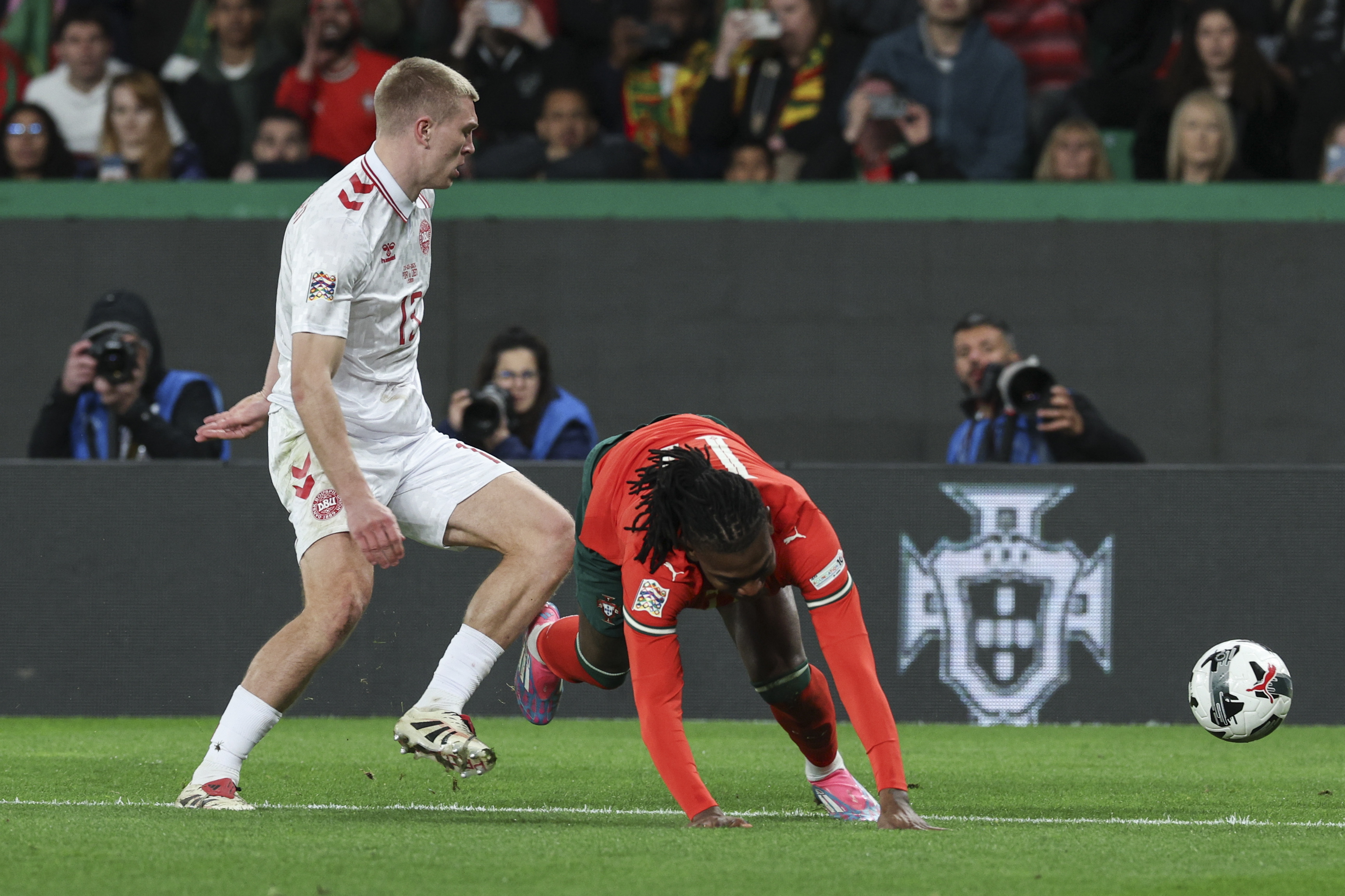 欧国联精彩战绩回顾,球迷热议的简单介绍 欧国联精彩战绩回顾,球迷热议的简单介绍