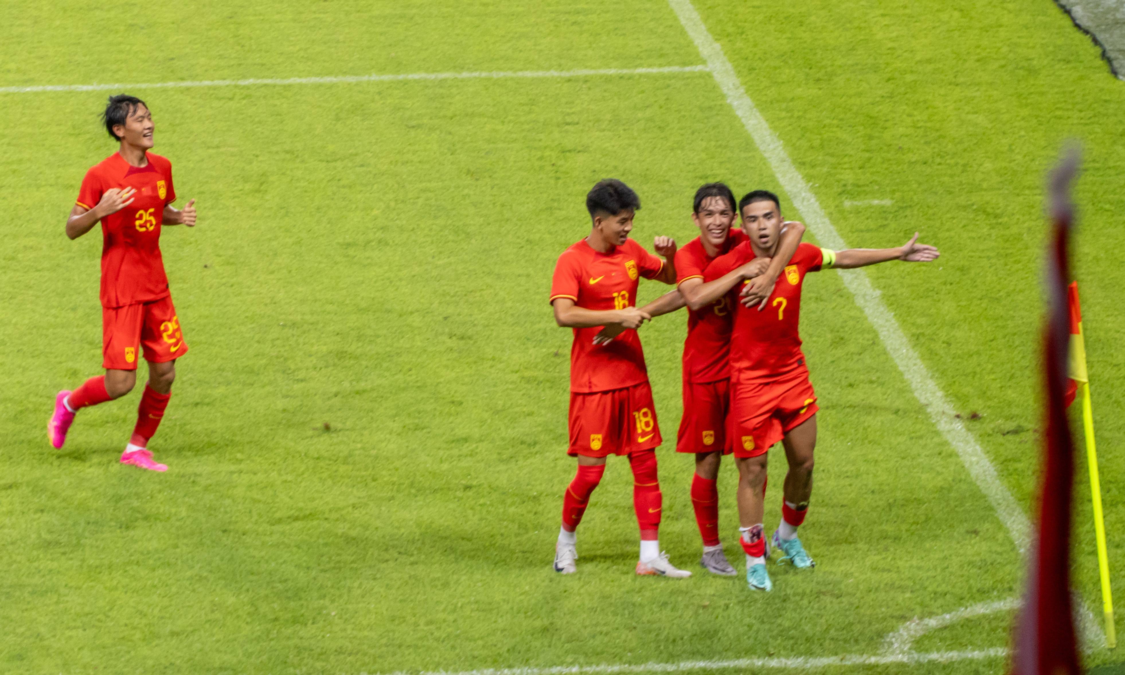 关于劲爆对决！国内足球巅峰对决的信息