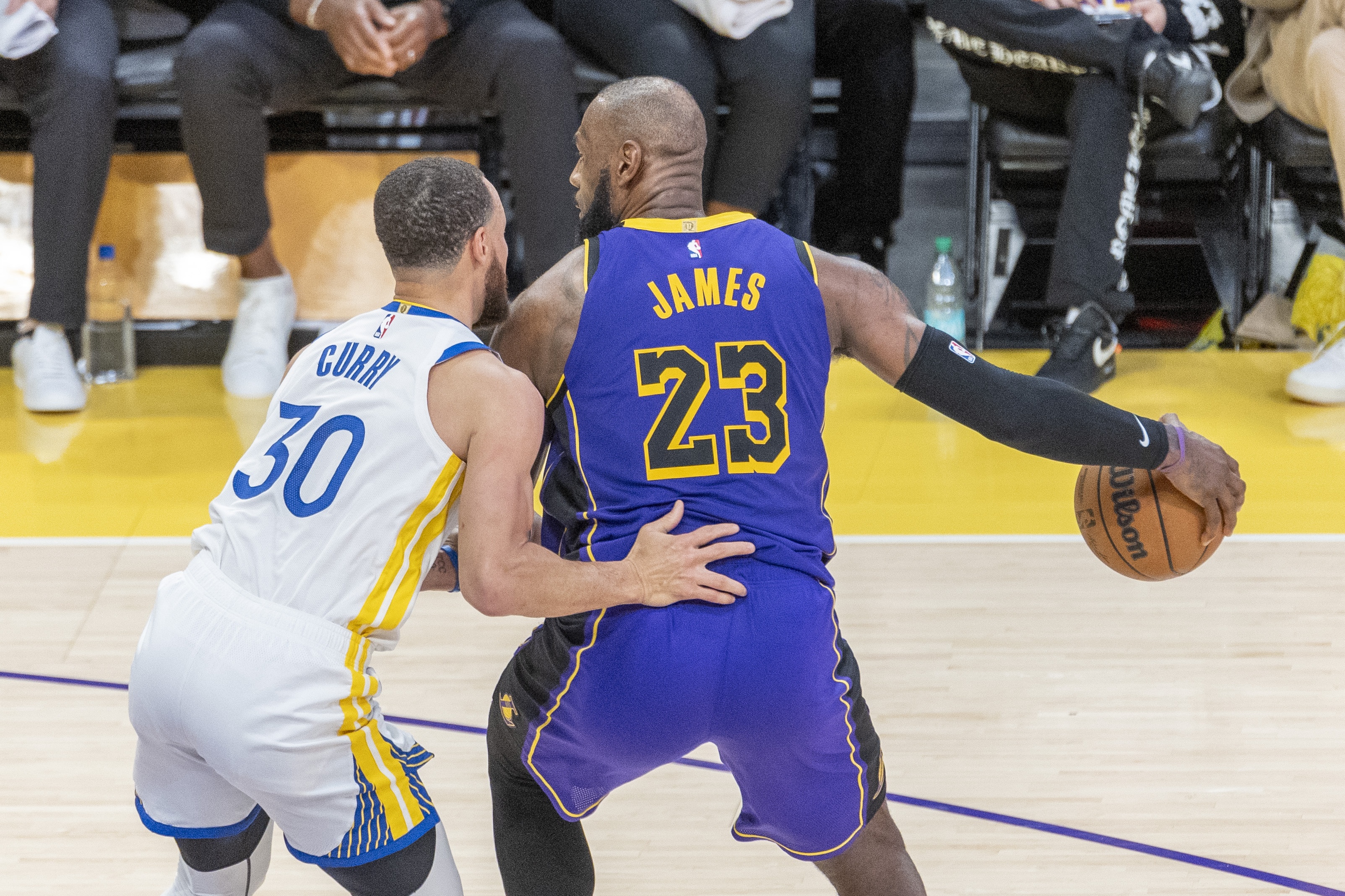 勇士再胜马刺,库里状态回勇 勇士再胜马刺,库里状态回勇