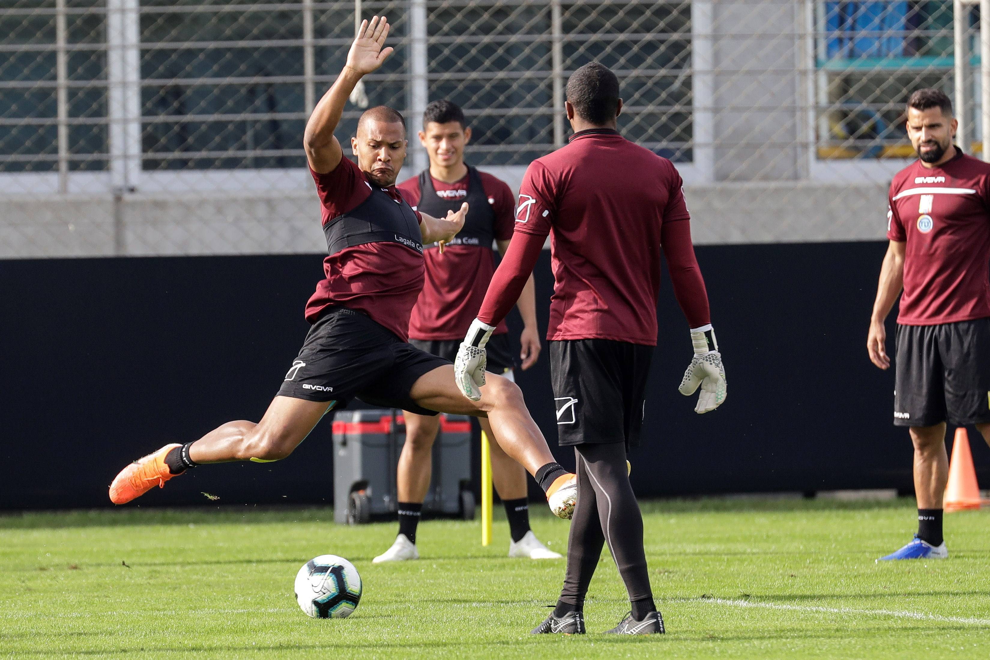 关于厄瓜多尔队在国际足球赛中取得令人瞩目成绩的信息 关于厄瓜多尔队在国际足球赛中取得令人瞩目成绩的信息