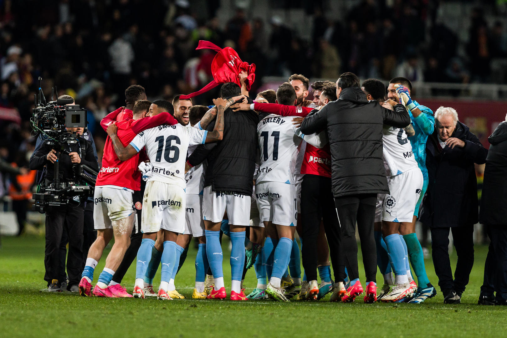 包含精彩足球比赛场面惊心动魄,球员拼尽全力的词条 包含精彩足球比赛场面惊心动魄,球员拼尽全力的词条