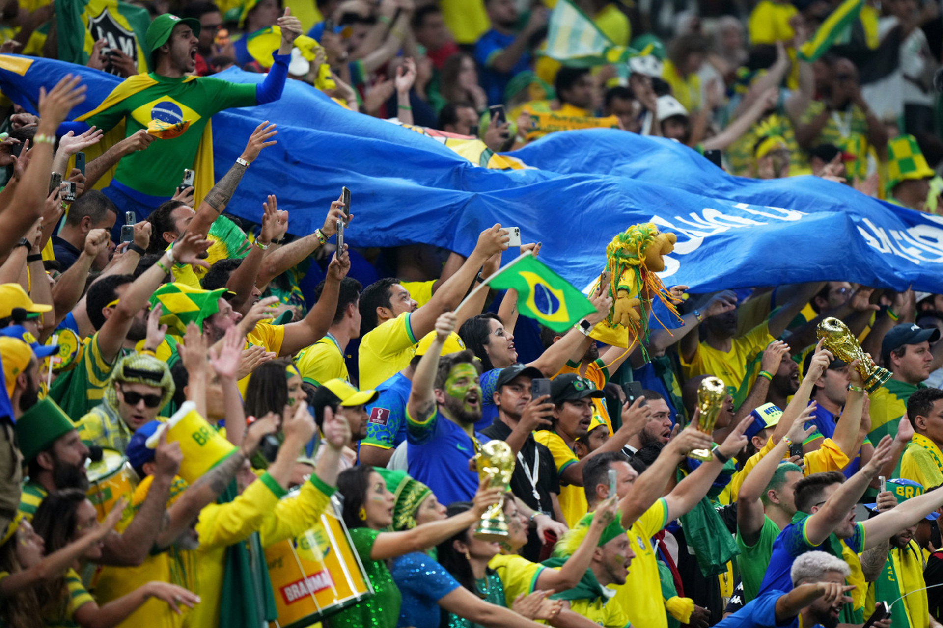 比赛结束后球员们的庆祝方式独具特色的简单介绍