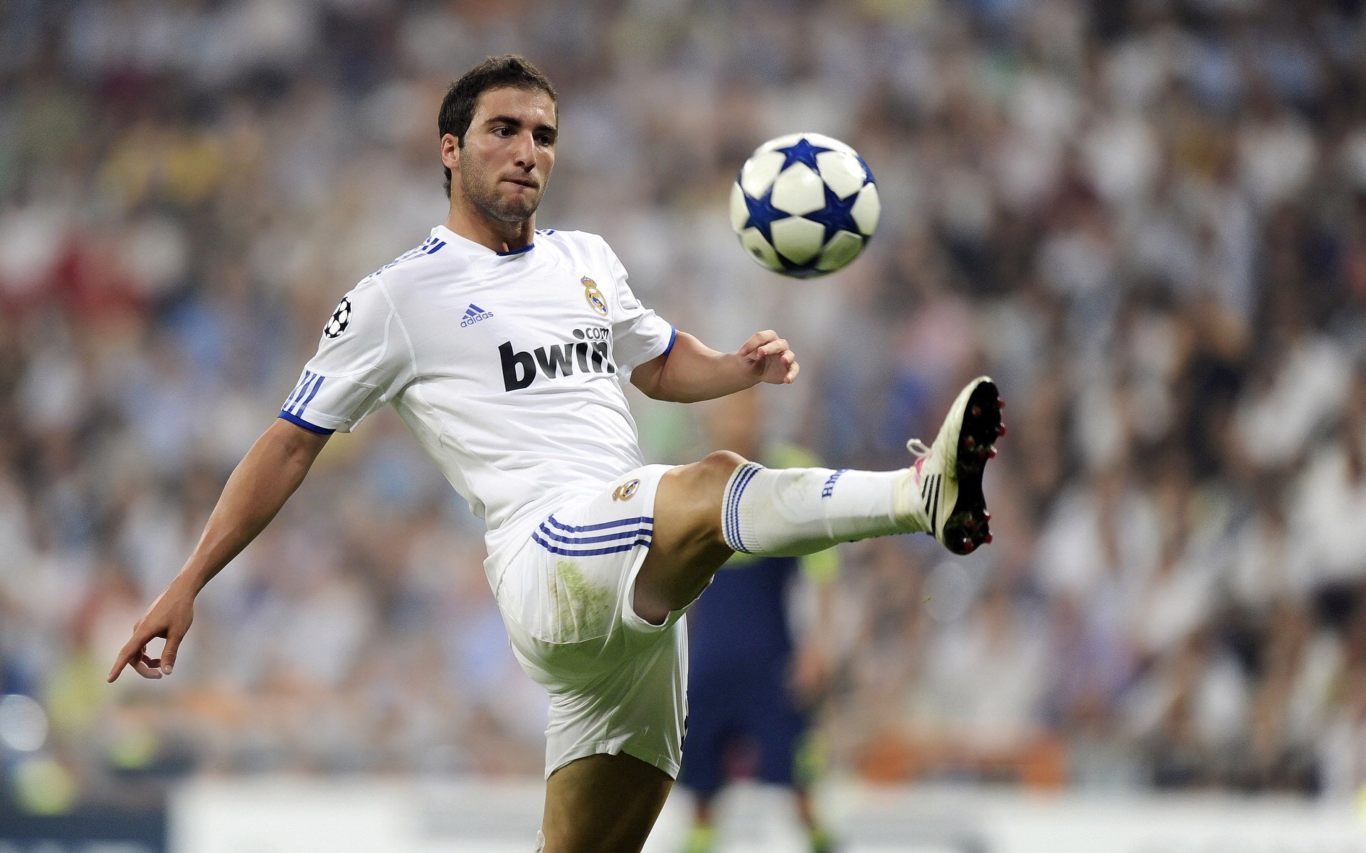 红蓝之盾，桑巴之心，当孔德在巴萨的夜色中跳起巴西探戈