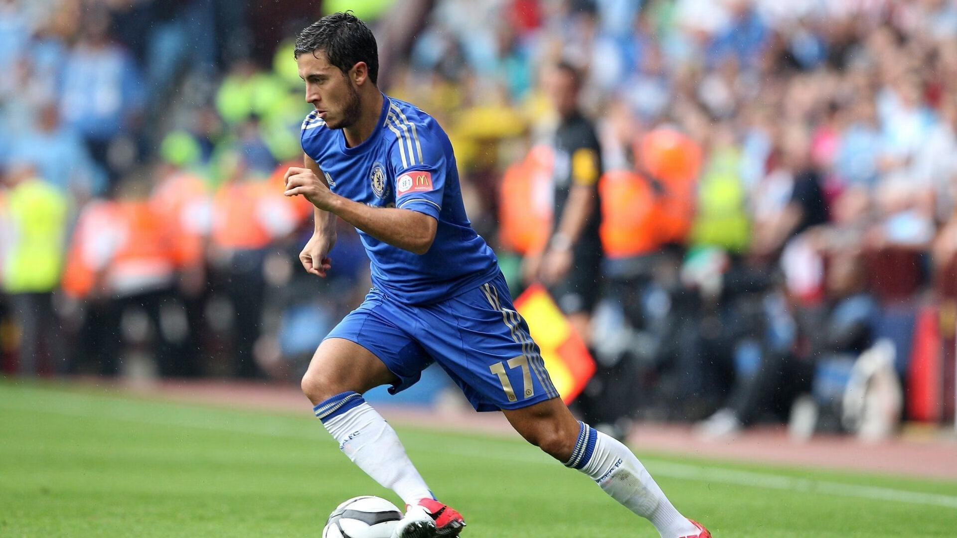 赛道与绿茵的交响，F1年度争冠之夜，德布劳内统治全场